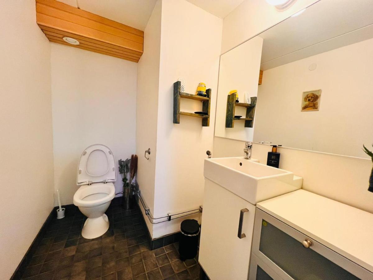 Welcoming Shared Room With Free Parking And Sauna Vanda Eksteriør bilde